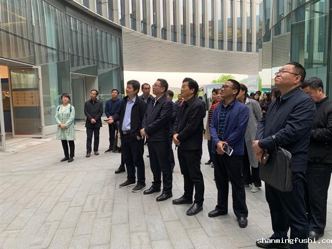 2019年4月15日，内蒙古自治区党委常委、宣传部部长白玉刚一行莅临我院考察调研.jpg