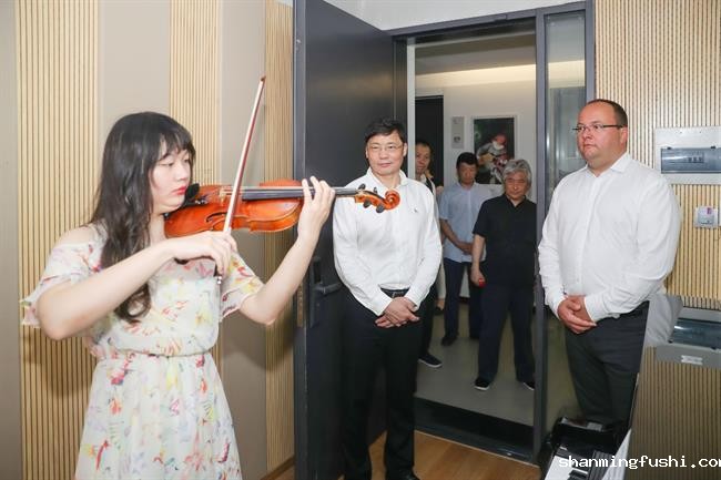 2019年6月10日上午，匈牙利巴兰尼亚州州长佐尔坦﹒马达拉斯一行来访我院.jpg